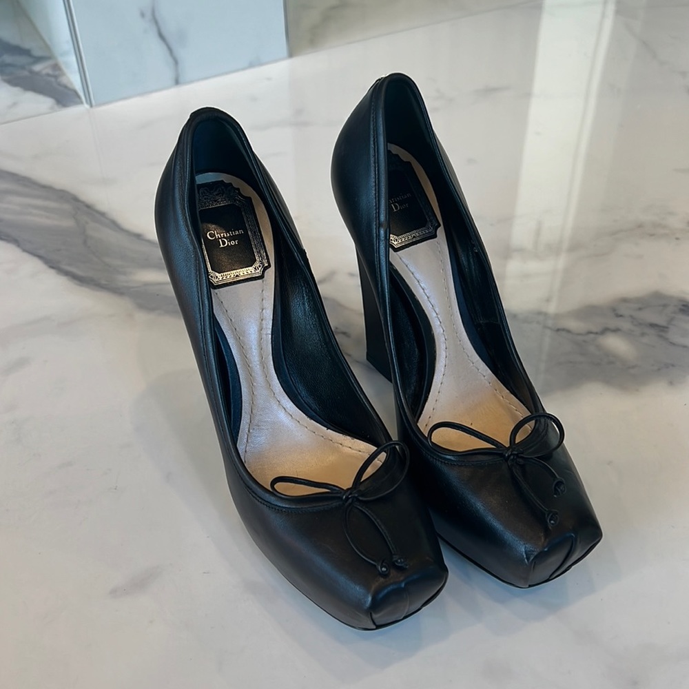Dior heels that look like ballet shoes 😍 too small for me. Size up a full size